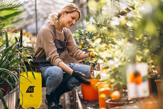 Opryskiwacz / Spryskiwacz ciśnieniowy do roślin 5L + zestaw dysz Malatec