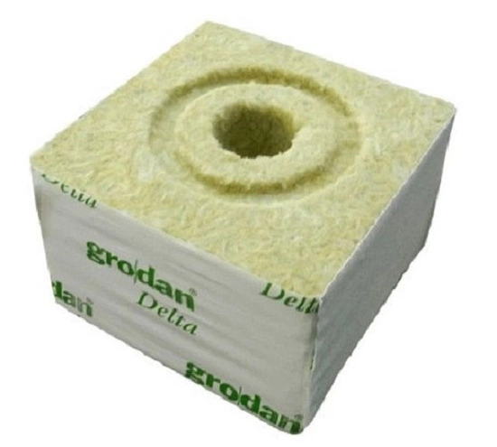 Mineral wool cube 10x10x6.5 cm Grodan with hole 27mm 216pcs full carton