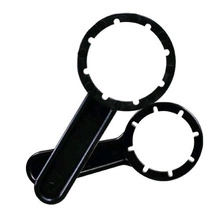 Hesi Cap Wrench - a tool for opening larger capacity canister/containers