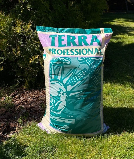 Canna ziemia Terra Professional Soil Mix 50L - z nawozem na conajmniej 2 tyg.