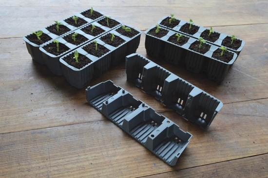 Samonawadniający propagator Garland z 24 wkładami do ukorzeniania 38x23xh14cm G241